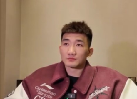咋形容你和王博的關(guān)系？孫銘徽：像家人 他訓(xùn)練&生活中很照顧我們