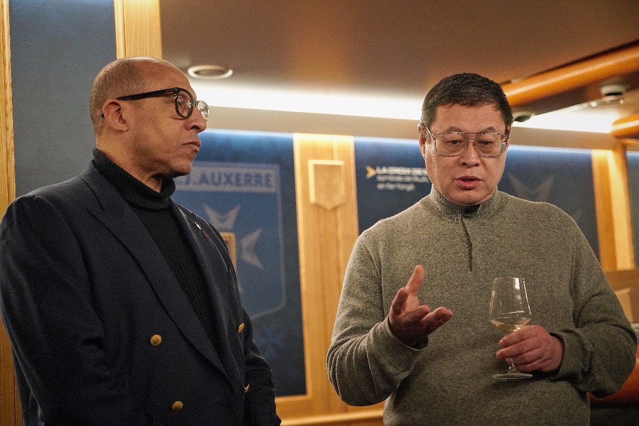 法國足協(xié)主席迪亞洛做客歐塞爾，并與董事會(huì)主席周云杰會(huì)晤