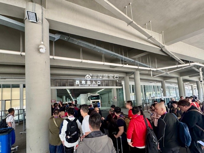 盛況空前！記者曬照：距離中澳之戰(zhàn)還有三小時，現(xiàn)場記者已超百名