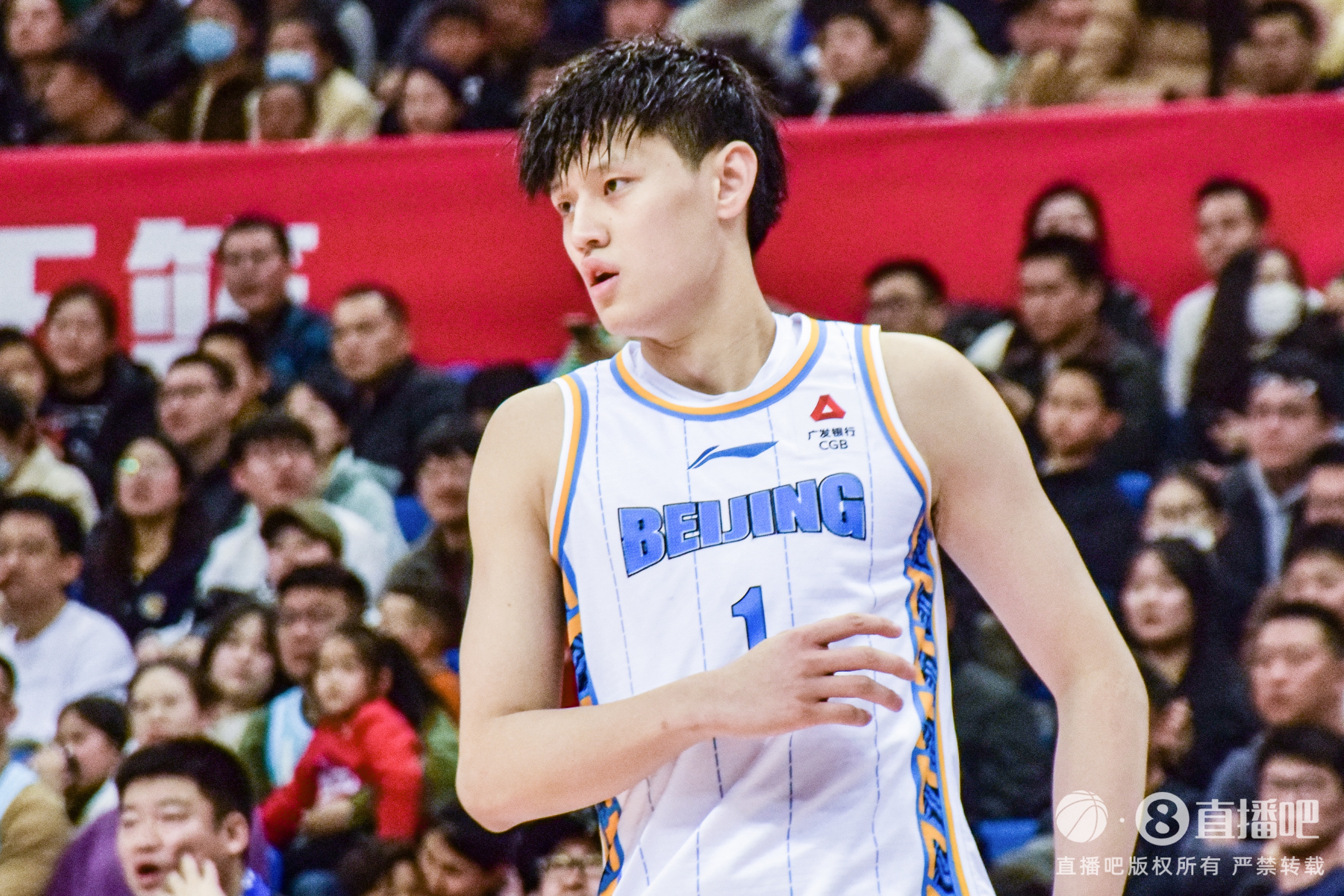 越打越好！曾凡博半場攻防亮眼 7中5貢獻12分2板2助1血帽1壓哨
