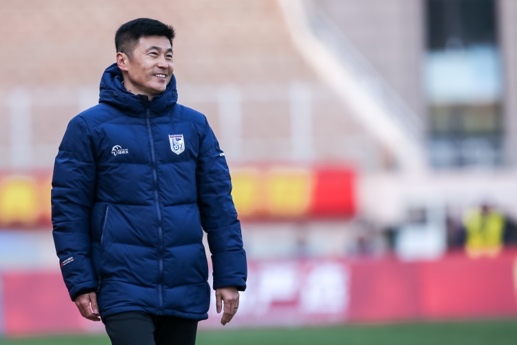 足球報(bào)：大連英博低調(diào)備戰(zhàn)，簽約贊助商為大連足球注入新活力