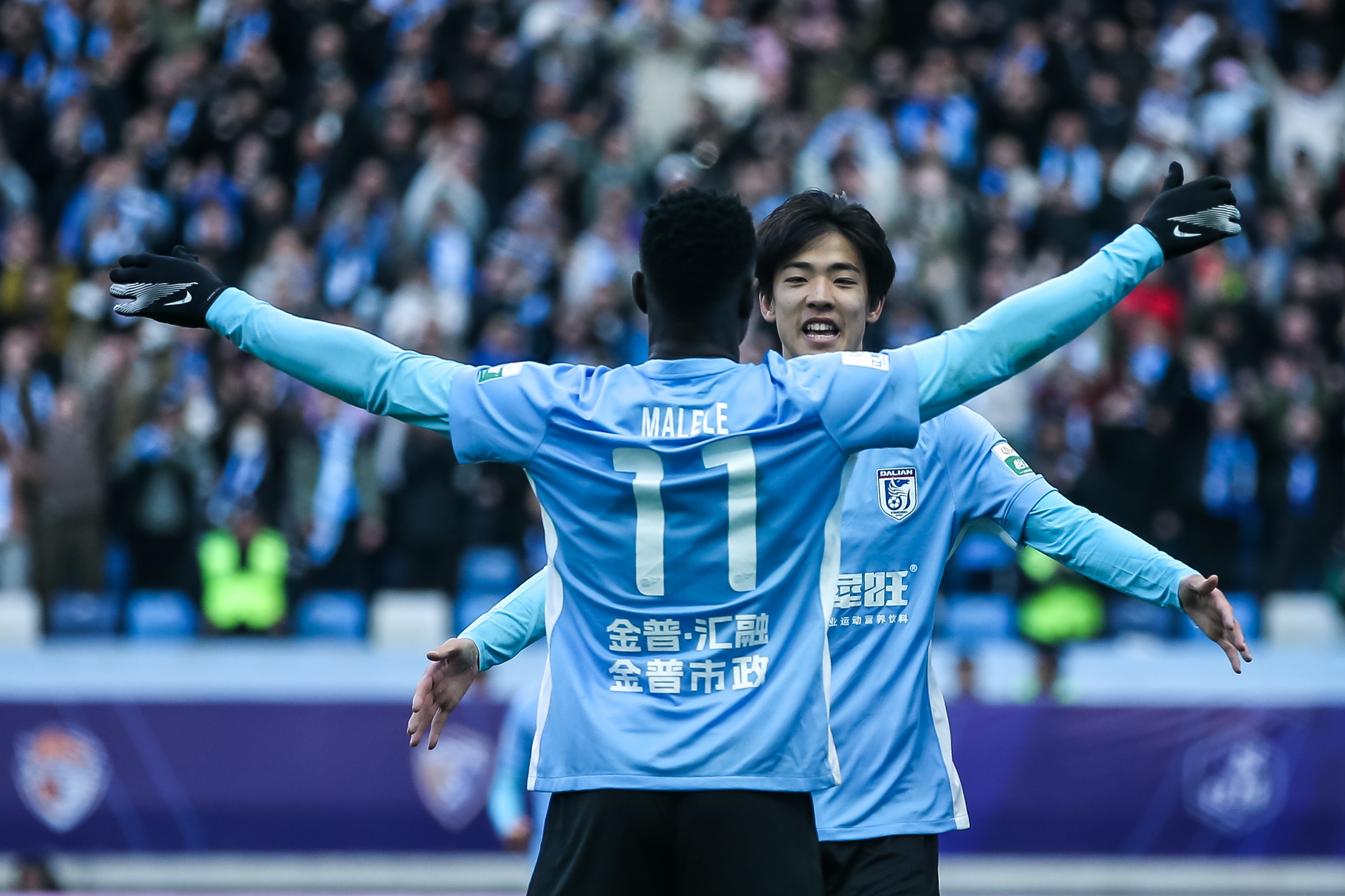 青春風(fēng)暴刮起來(lái)！19歲朱鵬宇&18歲王鈺棟處子球 19歲李新翔1射2傳